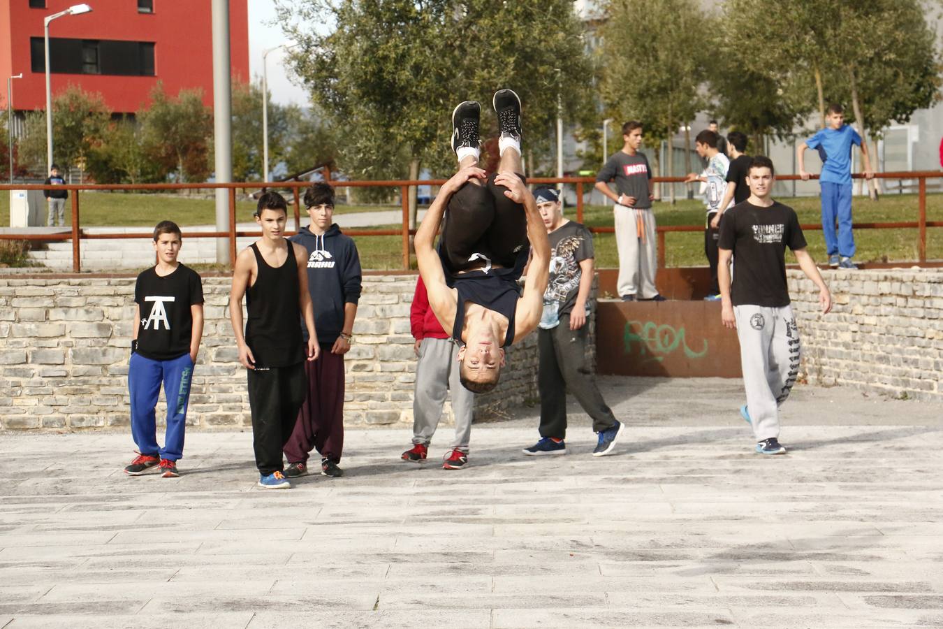 Vitoria se impulsa a la moda del parkour