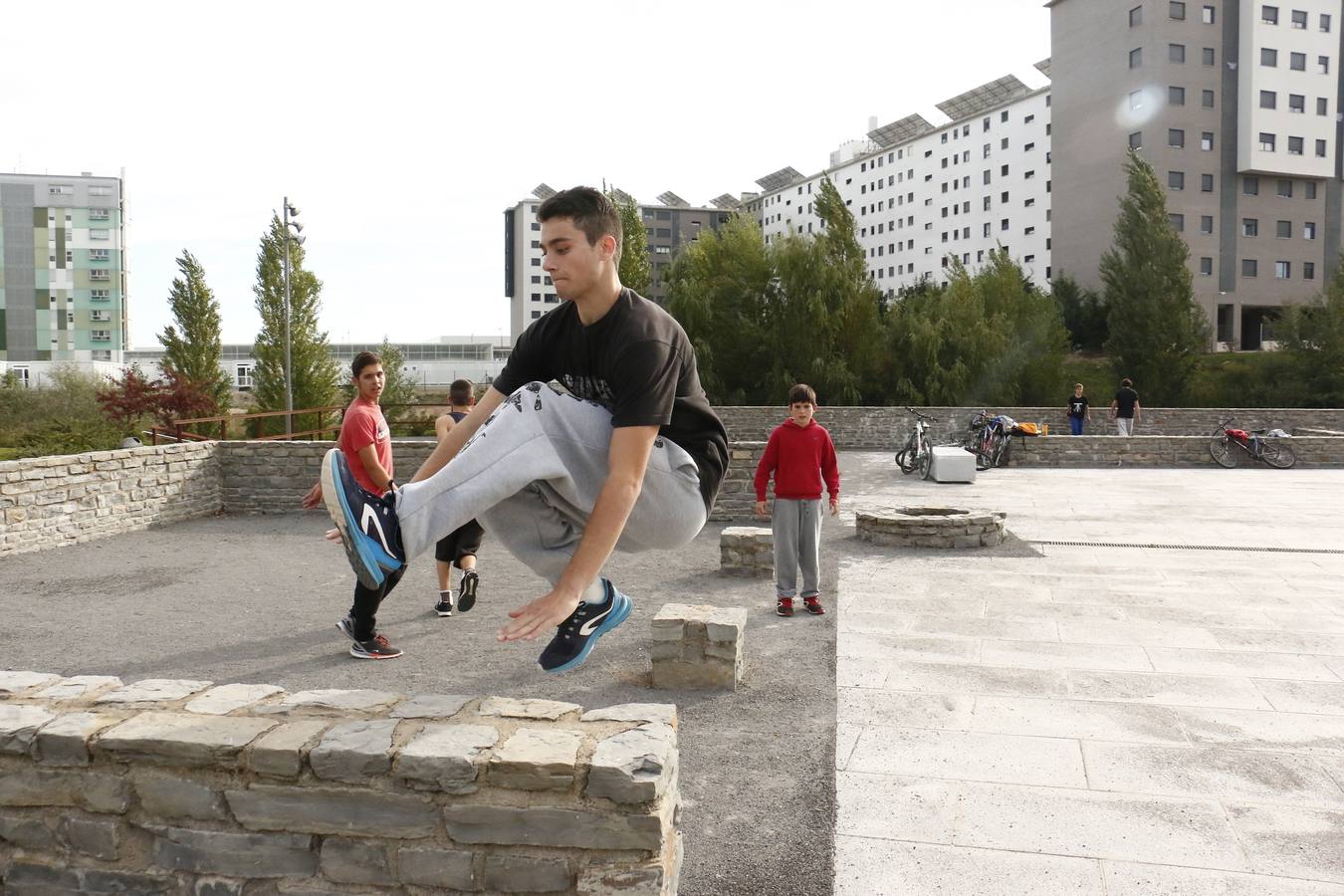 Vitoria se impulsa a la moda del parkour