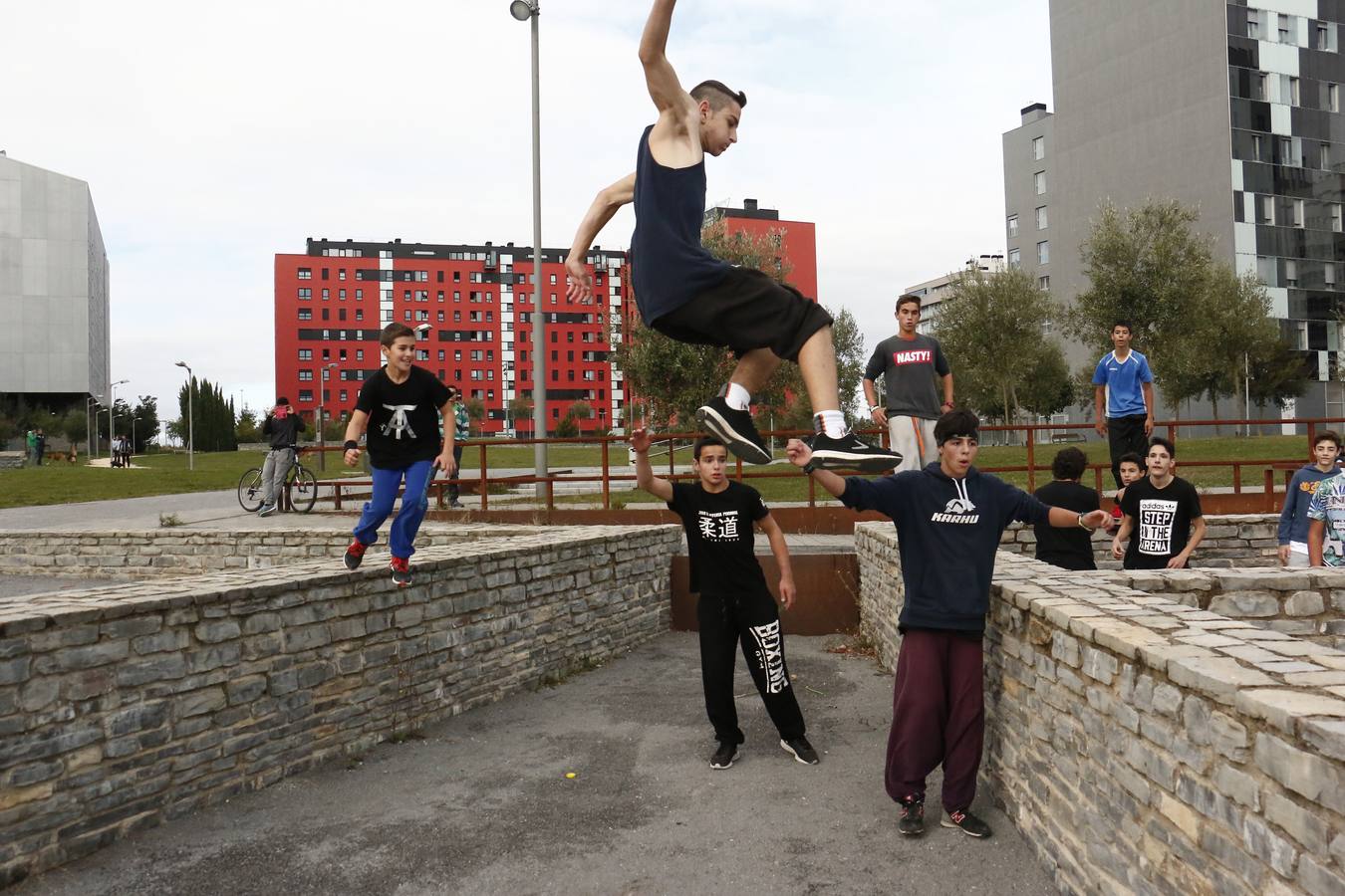 Vitoria se impulsa a la moda del parkour