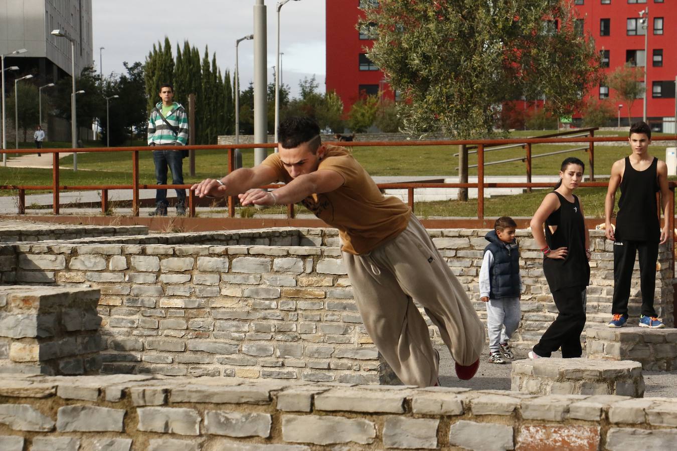Vitoria se impulsa a la moda del parkour
