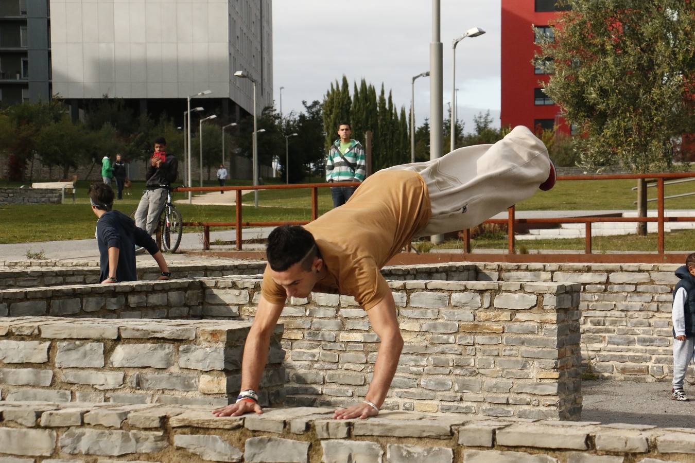Vitoria se impulsa a la moda del parkour
