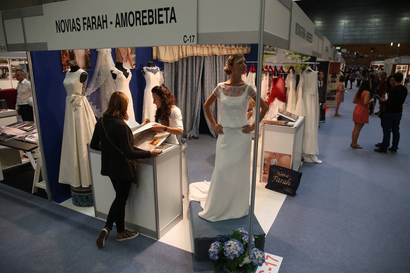 Novias y novios tienen una cita en el BEC