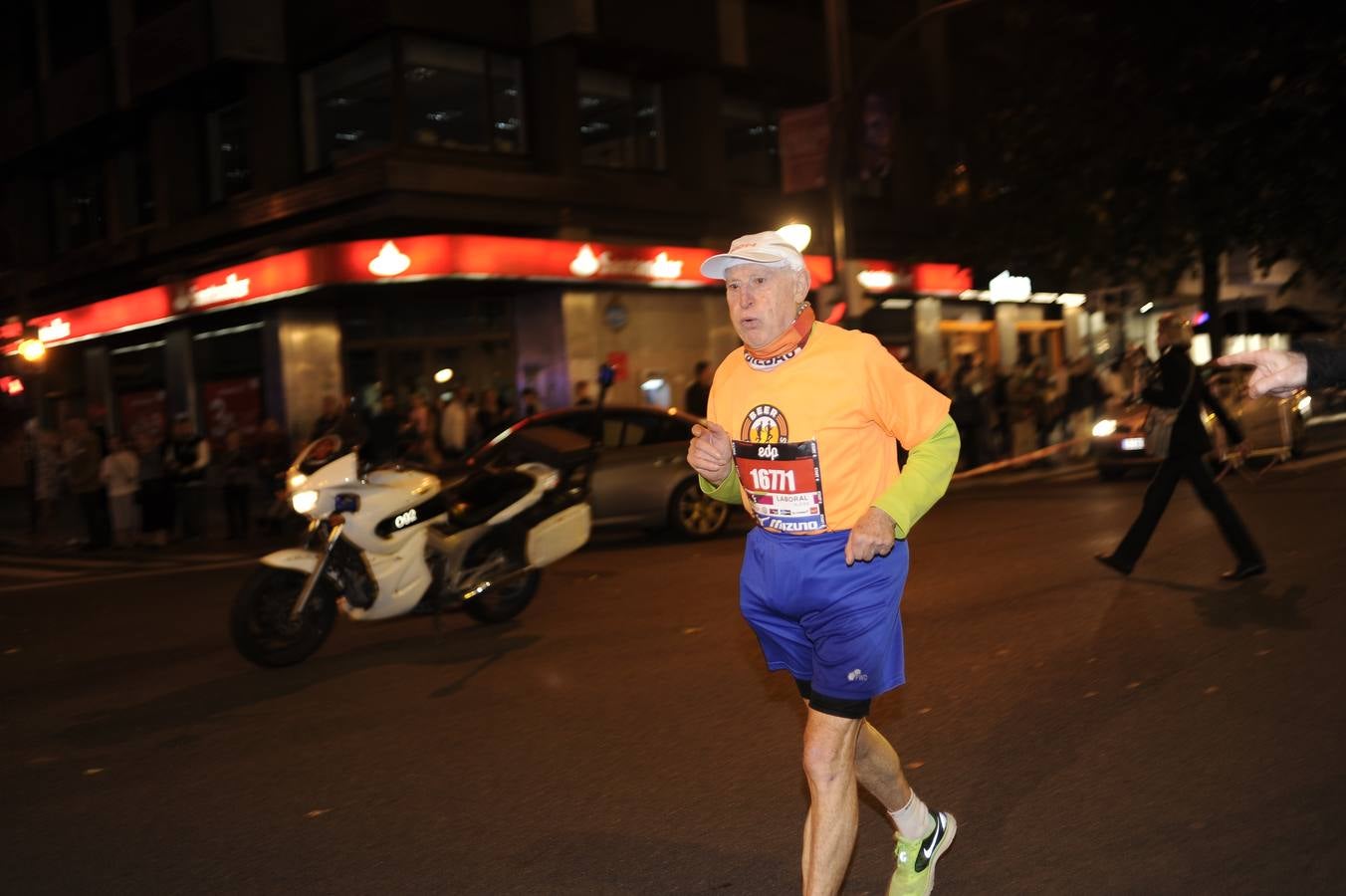 Las mejores imágenes del Bilbao Night Marathon 2016