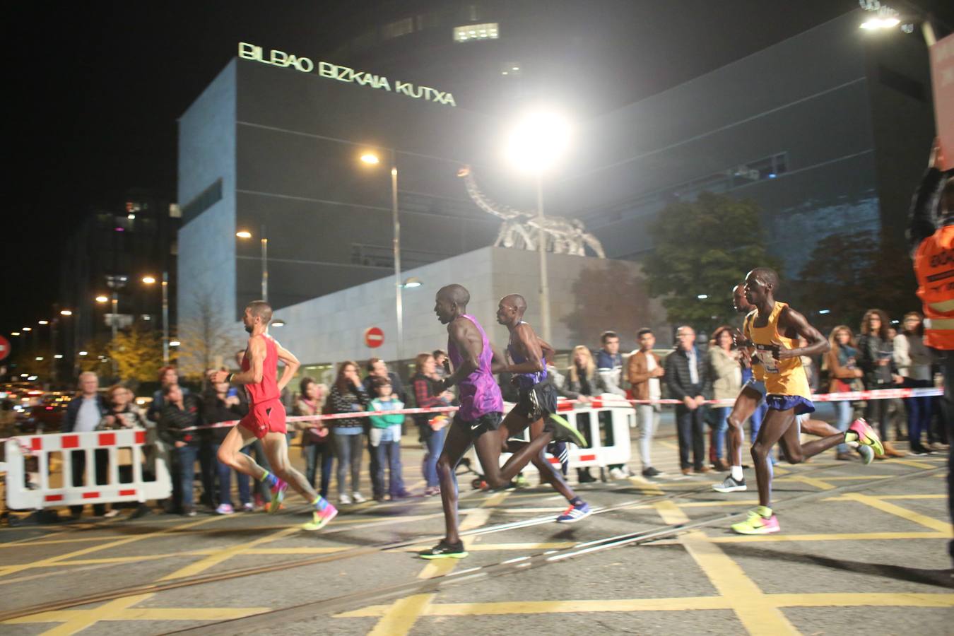 Las mejores imágenes del Bilbao Night Marathon 2016