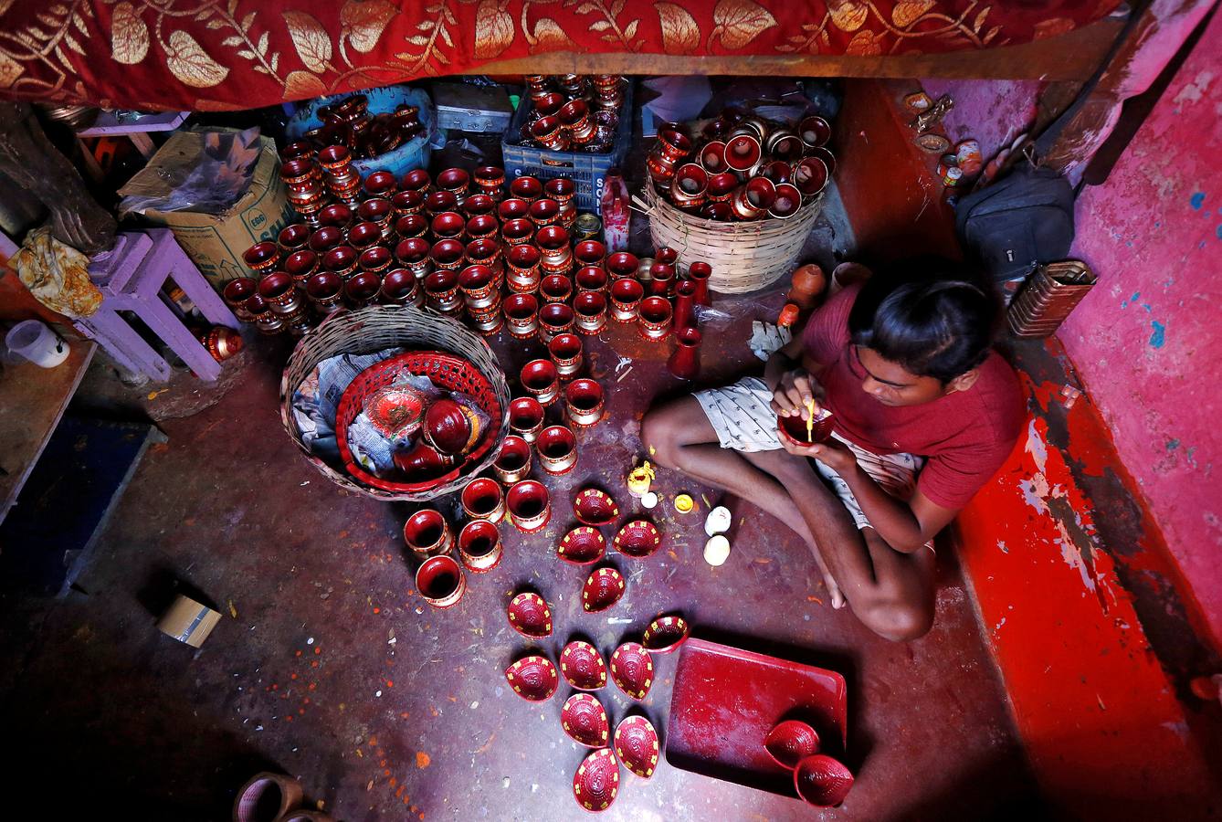 Fuegos, cerámica y luces para celebrar el festival hindú Diwali