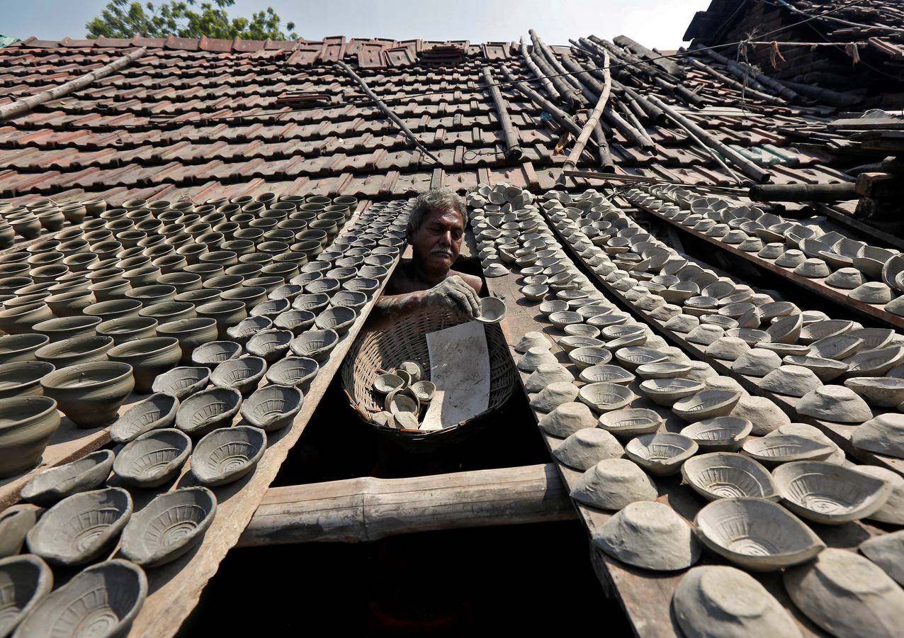 Fuegos, cerámica y luces para celebrar el festival hindú Diwali