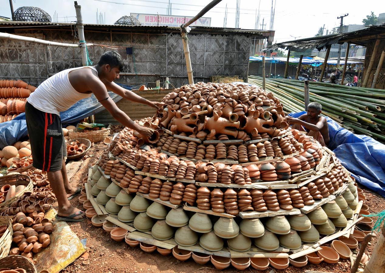 Fuegos, cerámica y luces para celebrar el festival hindú Diwali