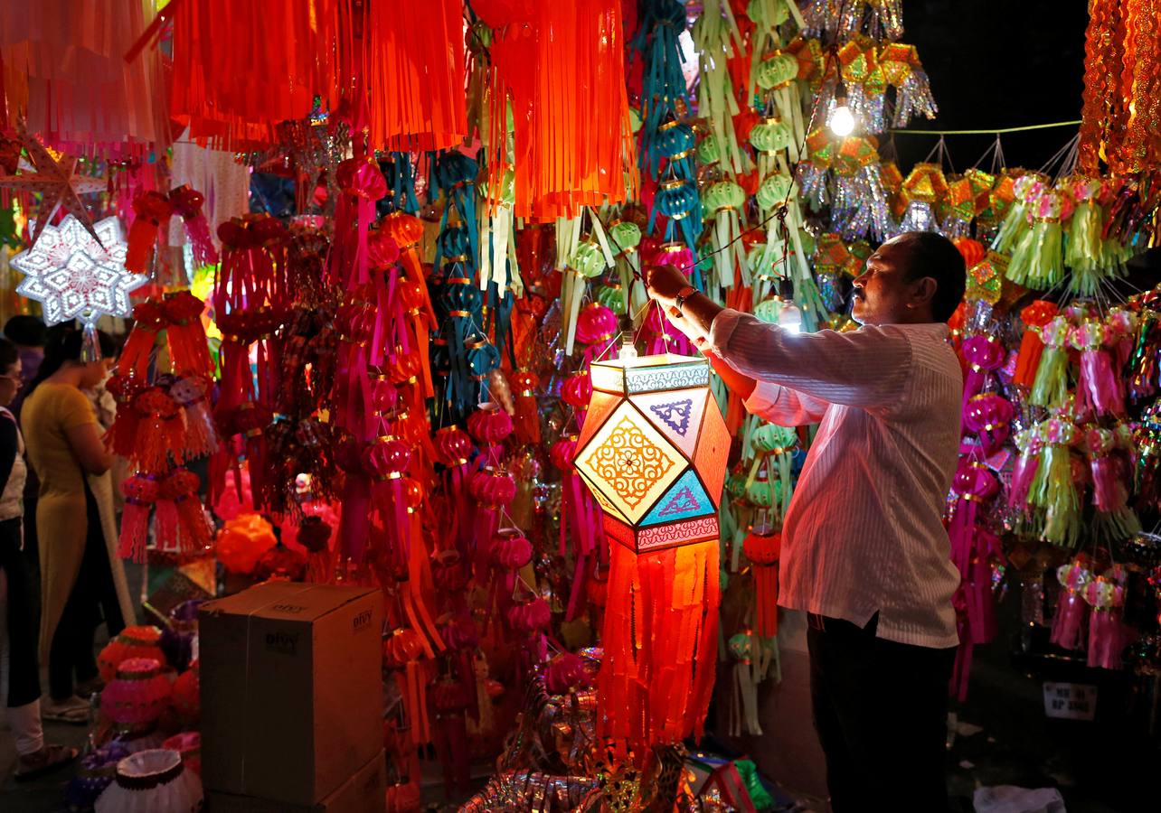 Fuegos, cerámica y luces para celebrar el festival hindú Diwali