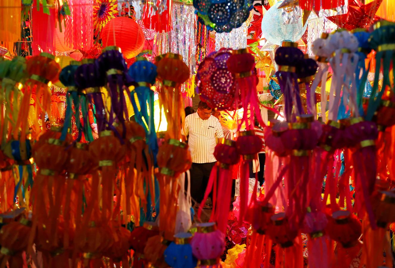Fuegos, cerámica y luces para celebrar el festival hindú Diwali