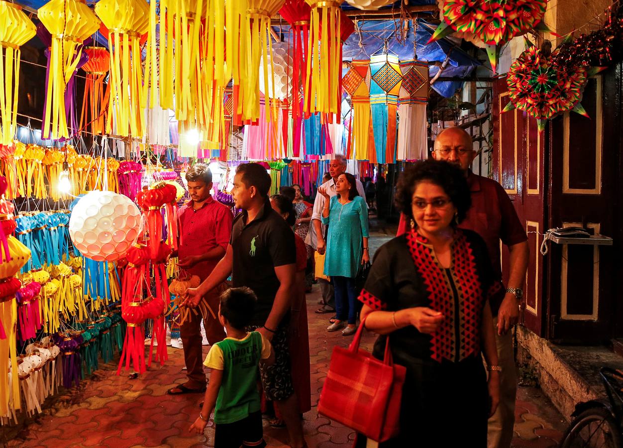 Fuegos, cerámica y luces para celebrar el festival hindú Diwali