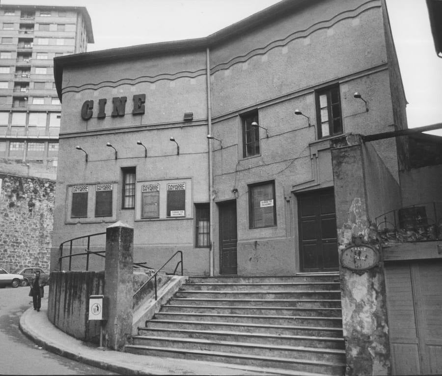 Gayarre. Durante la proyección de las películas en sus salas, ubicadas en la confluencia de Iturribide y Prim, se oían los coches circular por la calle.