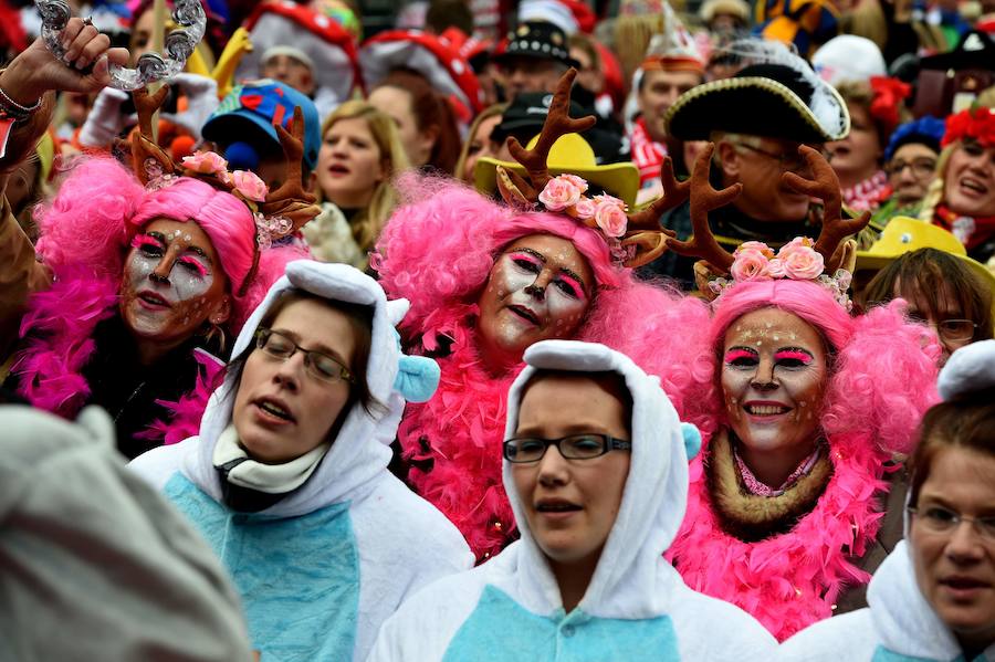 Colonia celebra la llegada del Carnaval