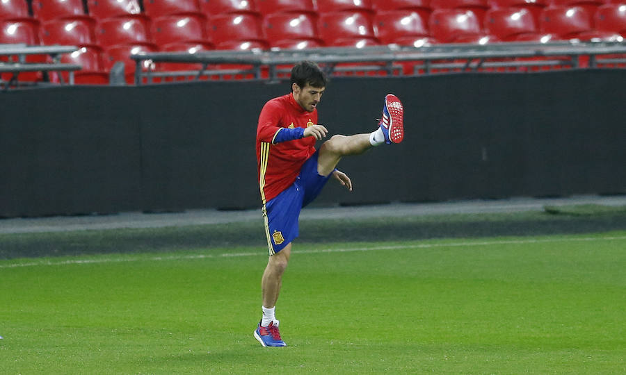 Aduriz pisa la alfombra de Wembley