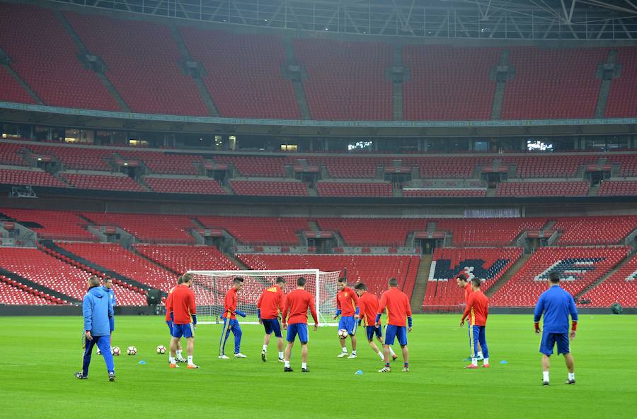 Aduriz pisa la alfombra de Wembley