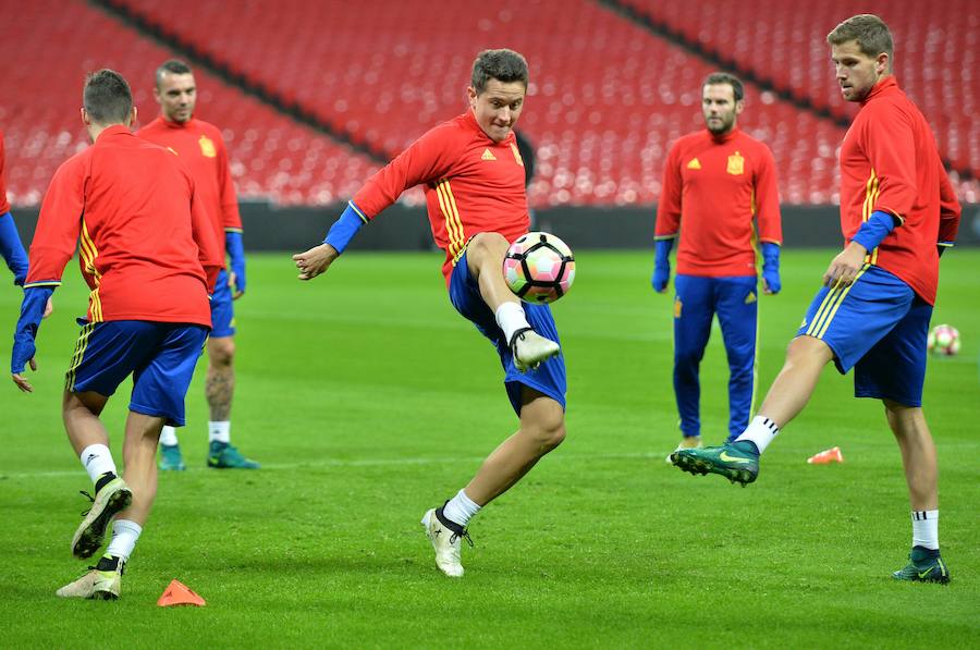 Aduriz pisa la alfombra de Wembley
