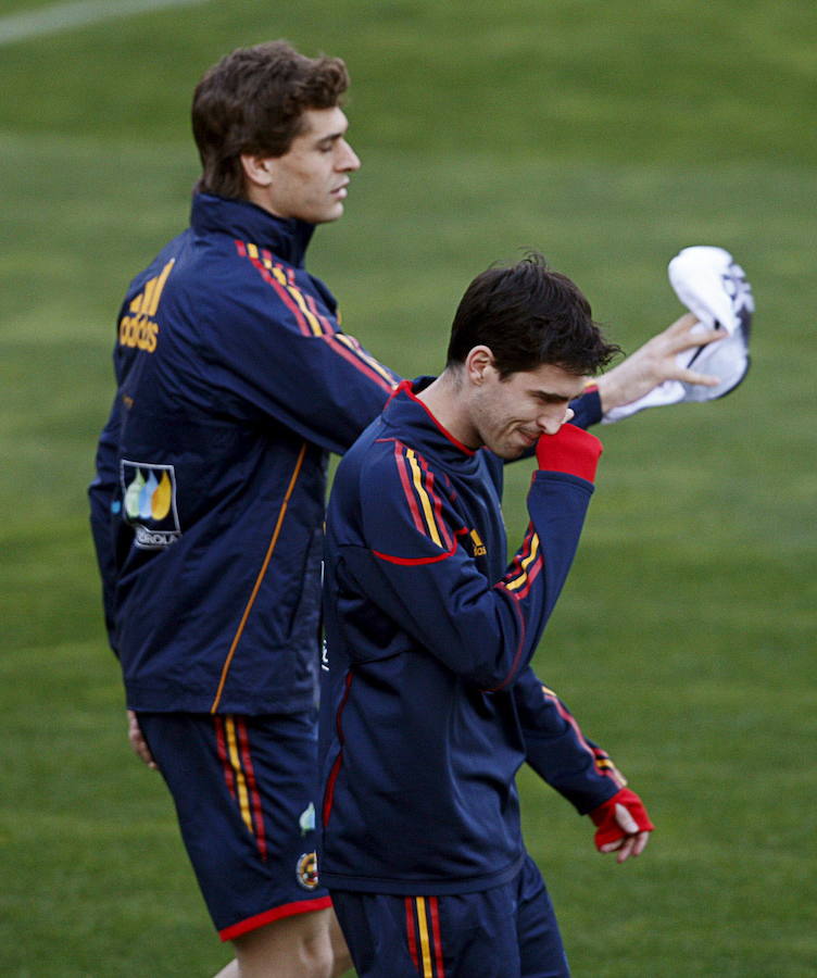 Fernando Llorente y Andoni Iraola, durante un entrenamiento con la selección española en la Ciudad del Fútbol de Las Rozas, para preparar los enfrentamientos ante la República Checa y Lituania de la fase previa de la Eurocopa 2012.