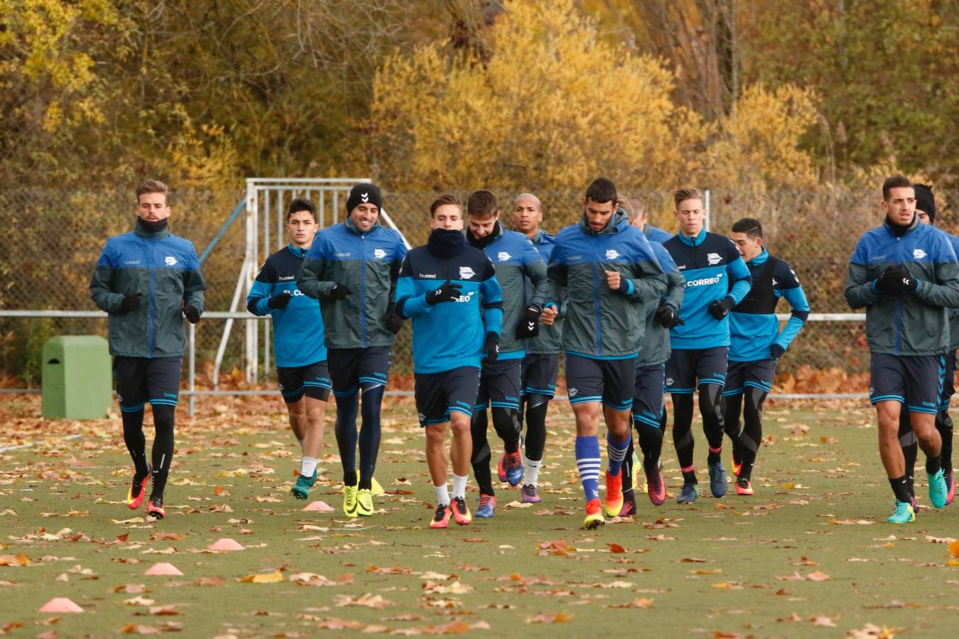 Entrenamiento otoñal del Alavés en Betoño