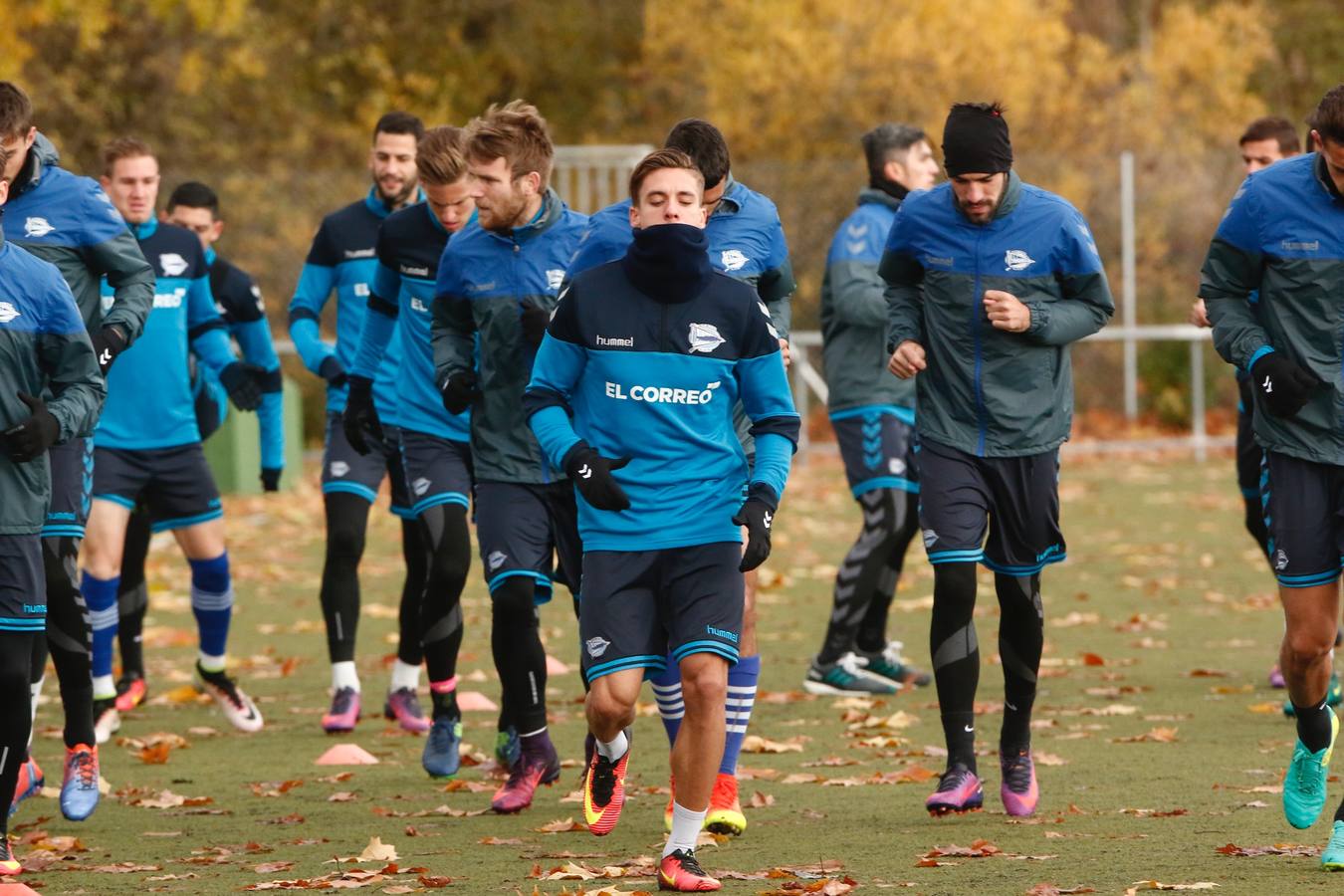 Entrenamiento otoñal del Alavés en Betoño