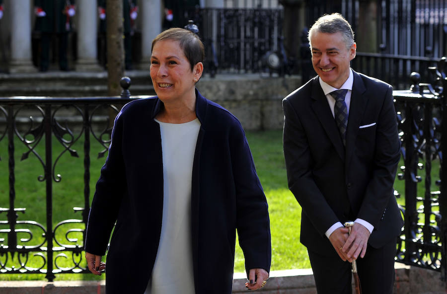 El lehendakari, con Uxue Barkos, presidenta del Gobierno foral de Navarra