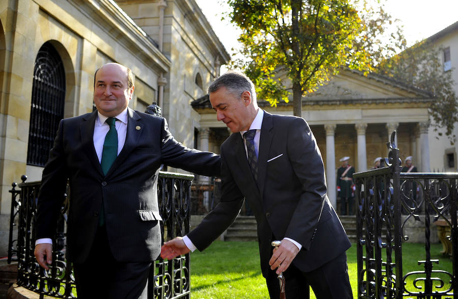 Andoni Ortuzar, presidente del PNV, junto al lehendakari