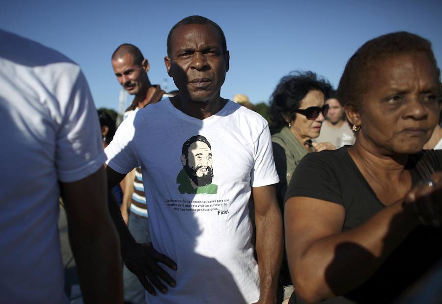 Los cubanos despiden a Fidel Castro