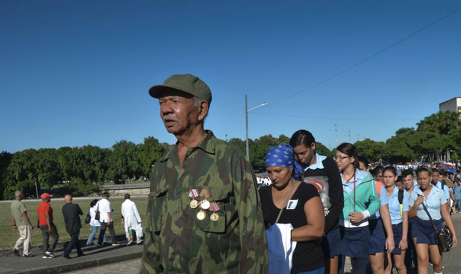 Los cubanos despiden a Fidel Castro