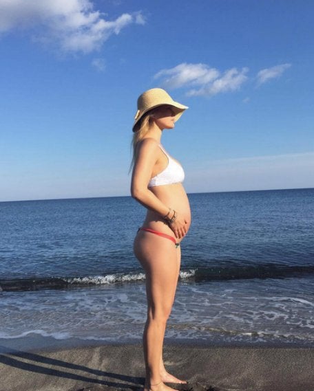 Bar Refaeli, radiante antes, durante y después del embarazo