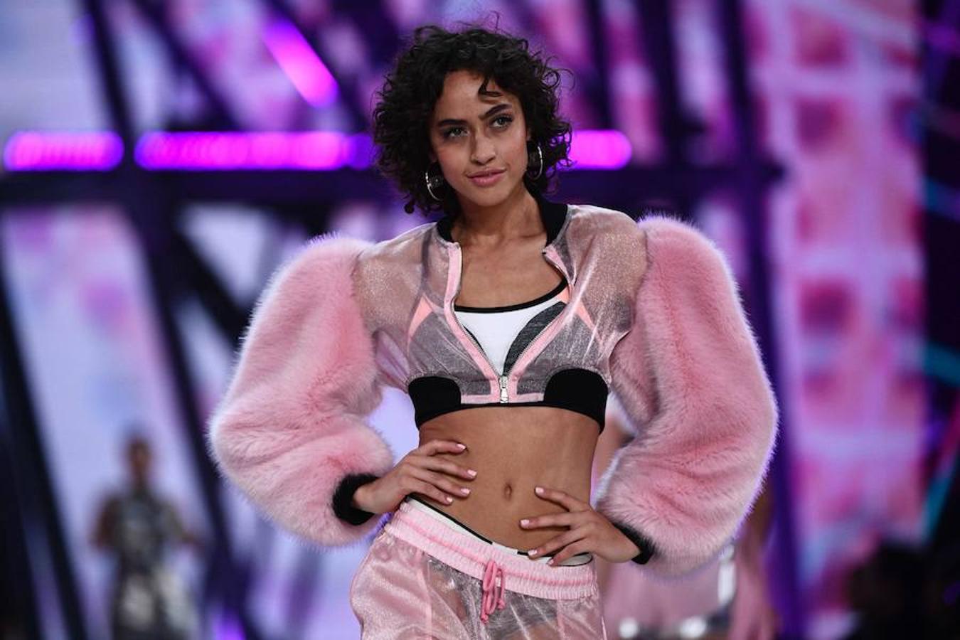 Victoria&#039;s Secret Fashion Show 2016: las modelos una a una, en el desfile de París