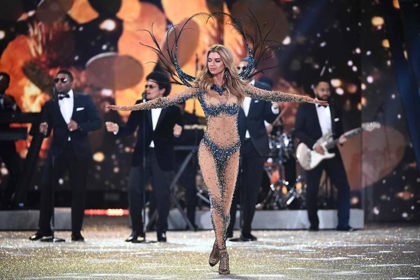 Victoria&#039;s Secret Fashion Show 2016: las modelos una a una, en el desfile de París