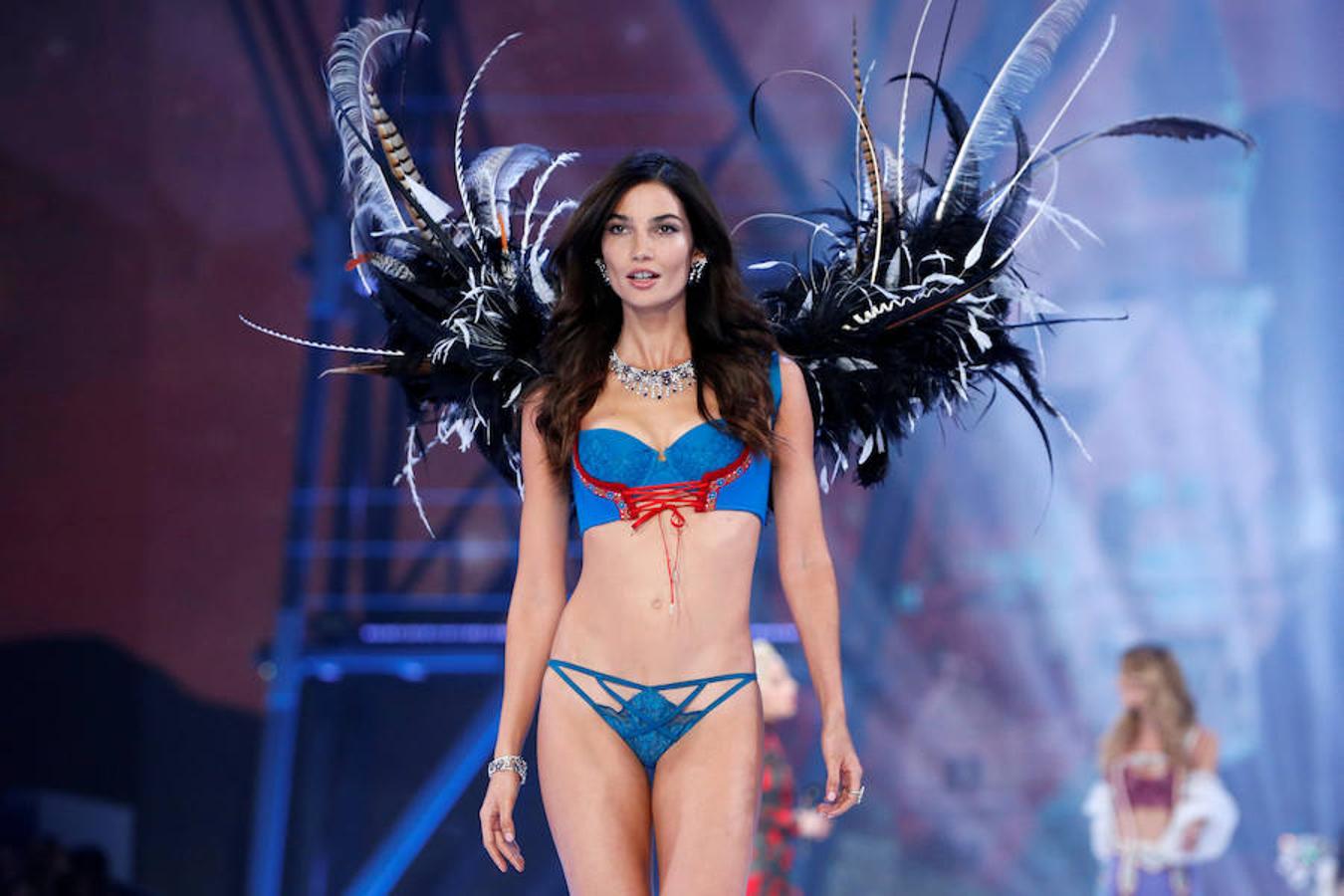 Victoria&#039;s Secret Fashion Show 2016: las modelos una a una, en el desfile de París