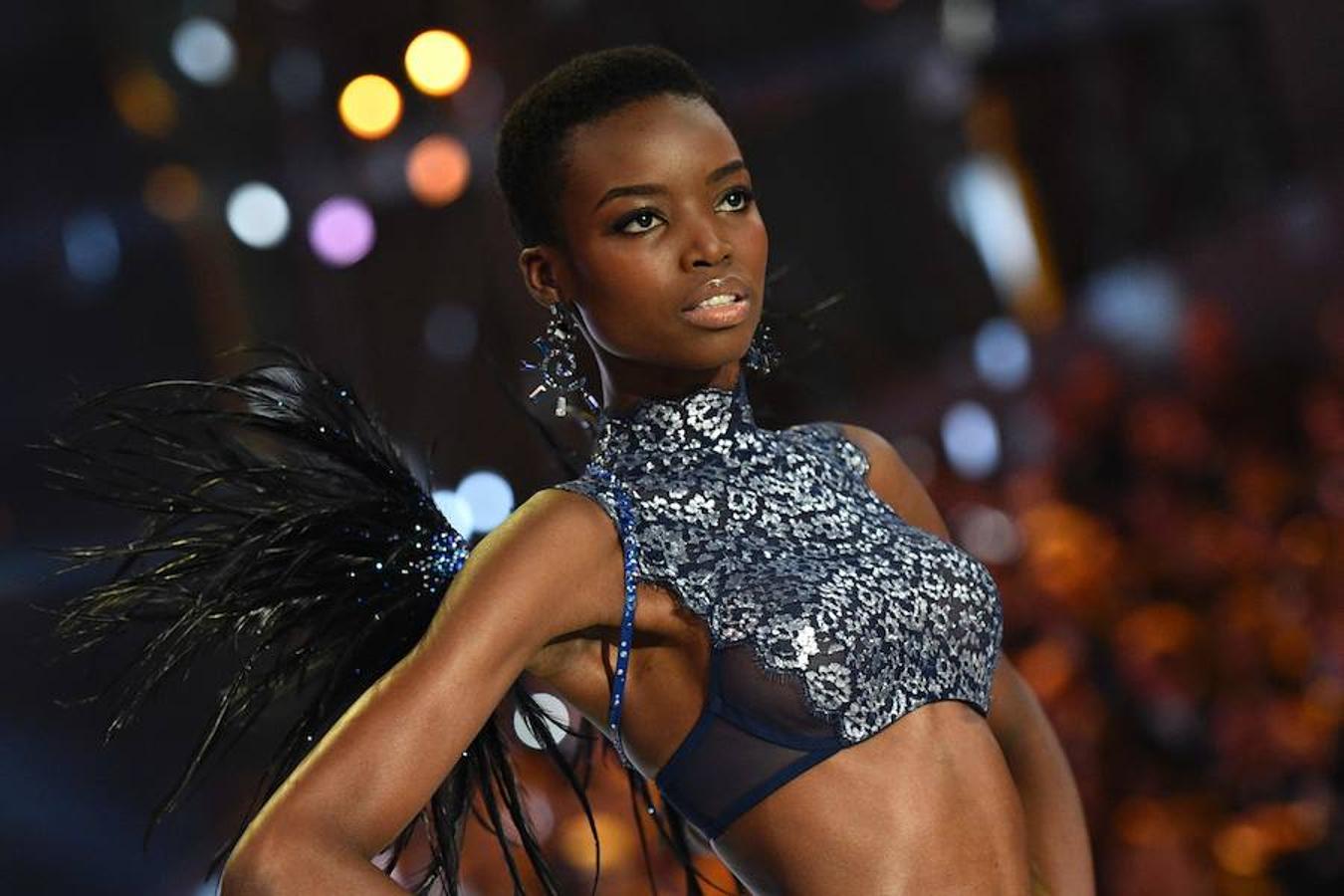 Victoria&#039;s Secret Fashion Show 2016: las modelos una a una, en el desfile de París