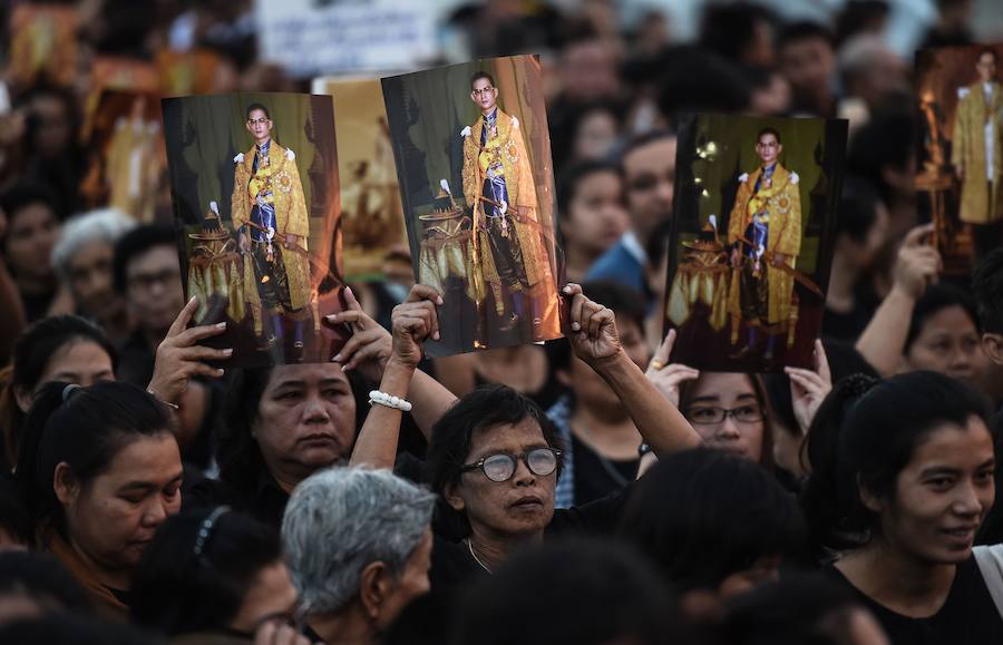 Tailandia celebra el cumpleaños su último rey