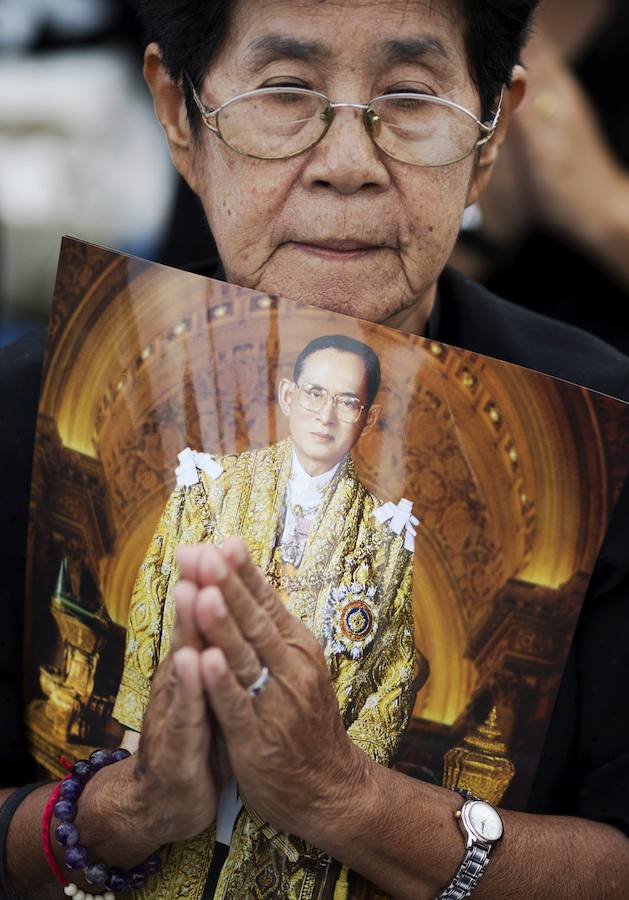 Tailandia celebra el cumpleaños su último rey