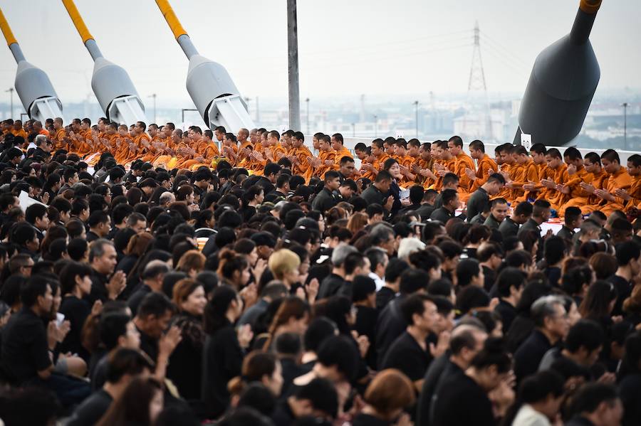 Tailandia celebra el cumpleaños su último rey