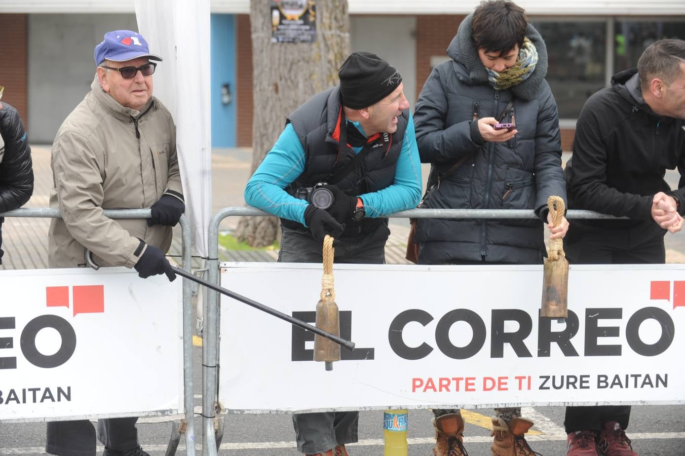 Las caras, los gestos y las reacciones de los atletas en la meta de la Media Maratón de Vitoria