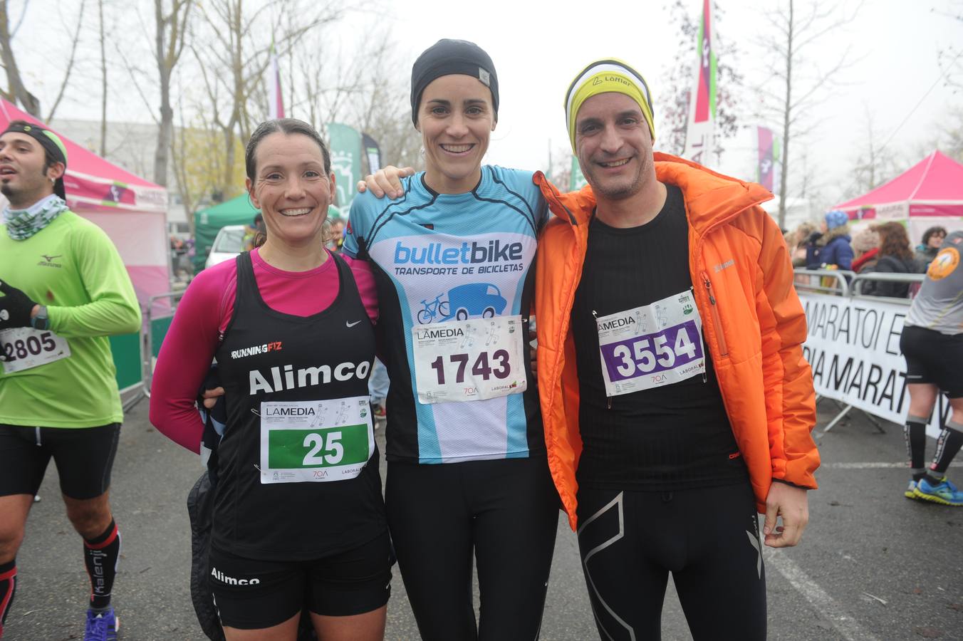 Las caras, los gestos y las reacciones de los atletas en la meta de la Media Maratón de Vitoria