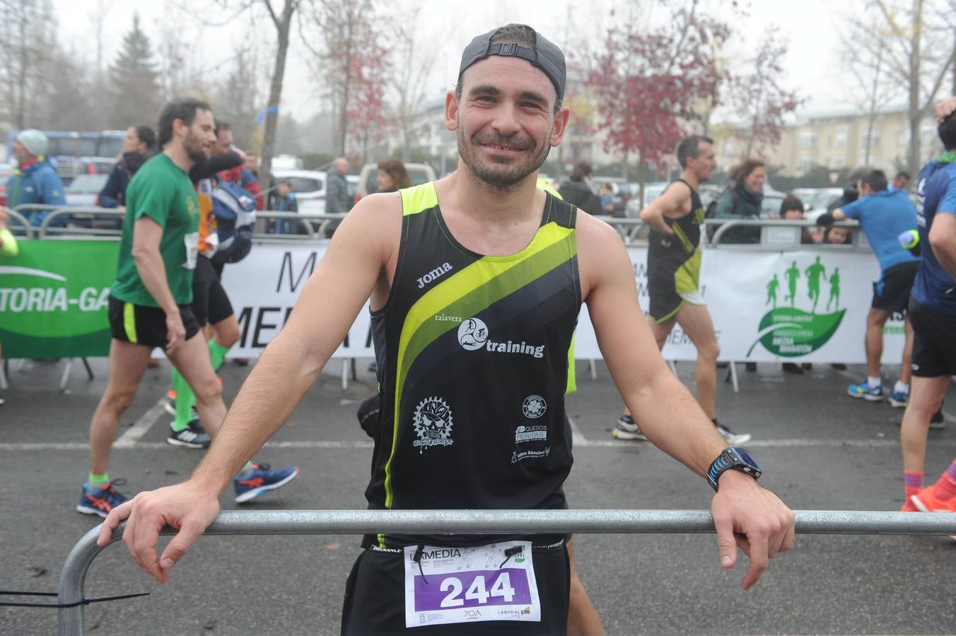 Las caras, los gestos y las reacciones de los atletas en la meta de la Media Maratón de Vitoria