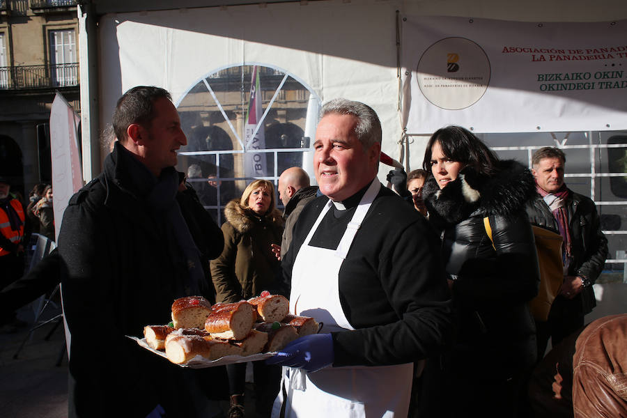 Roscón solidario en la Plaza Nueva de Bilbao