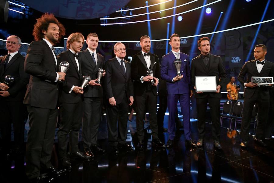 Cristiano posa por primera vez con su novia y su hijo en los premios FIFA