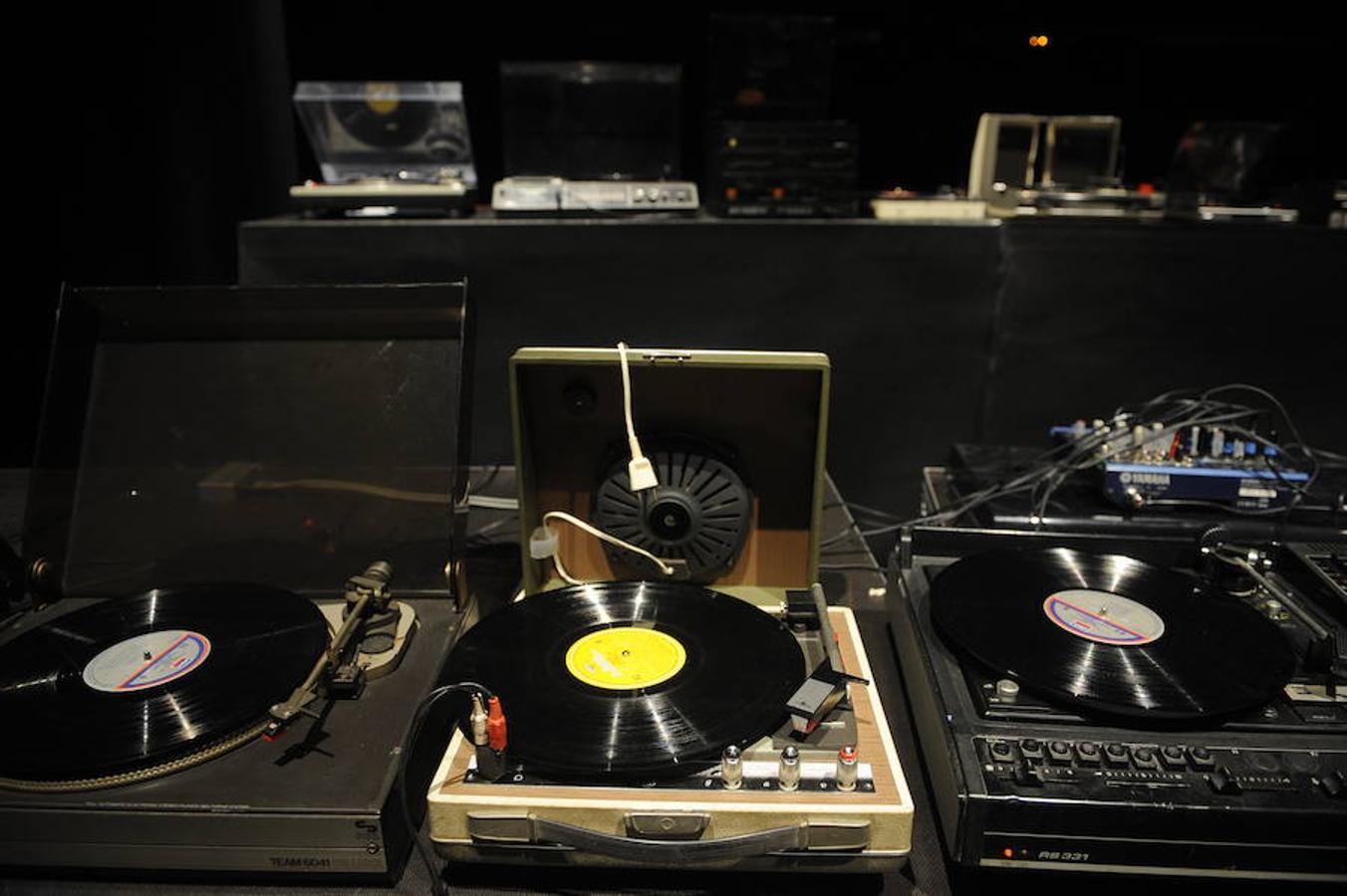 Un concierto de 48 tocadiscos en Azkuna Zentroa