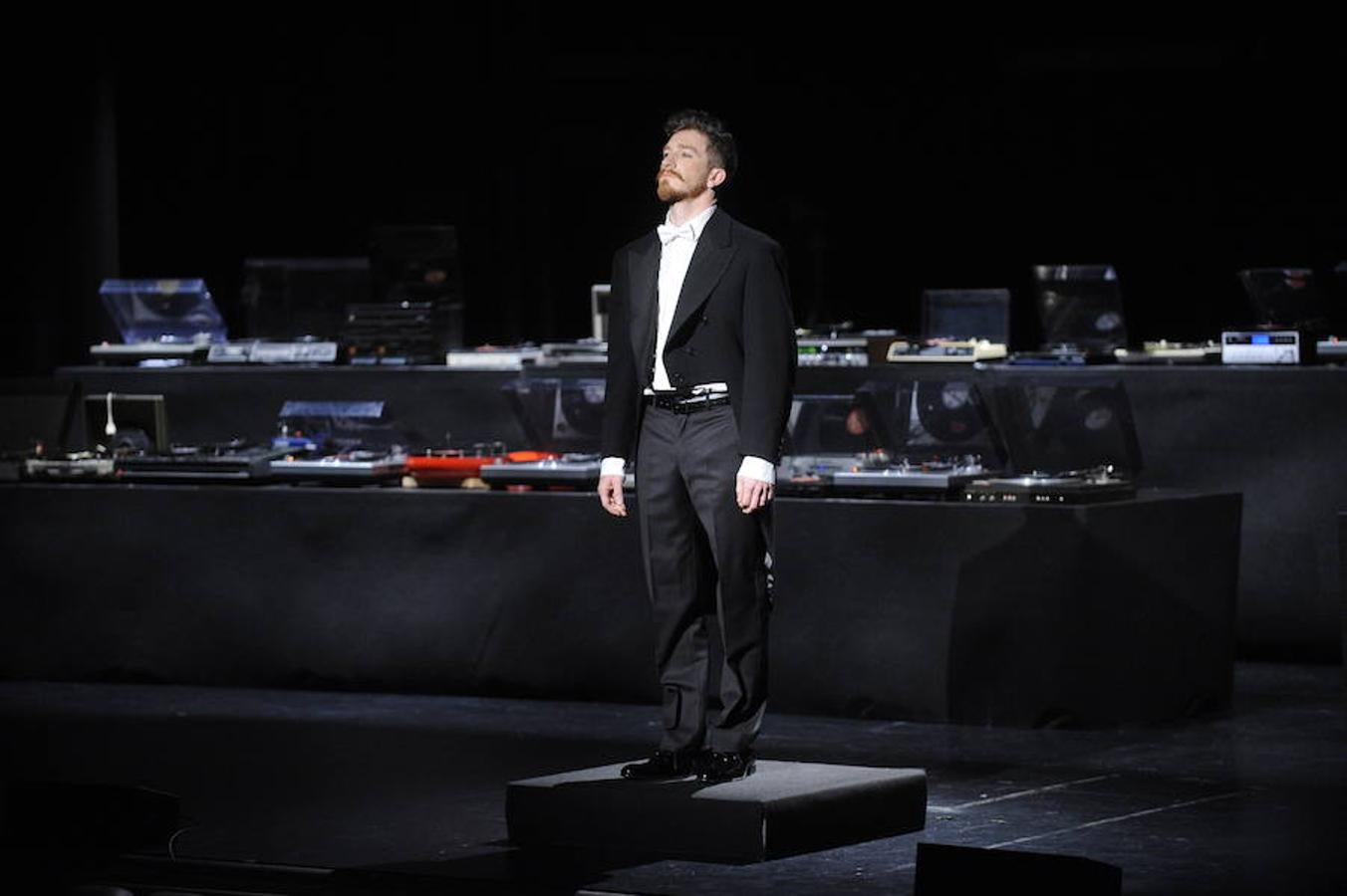 Un concierto de 48 tocadiscos en Azkuna Zentroa