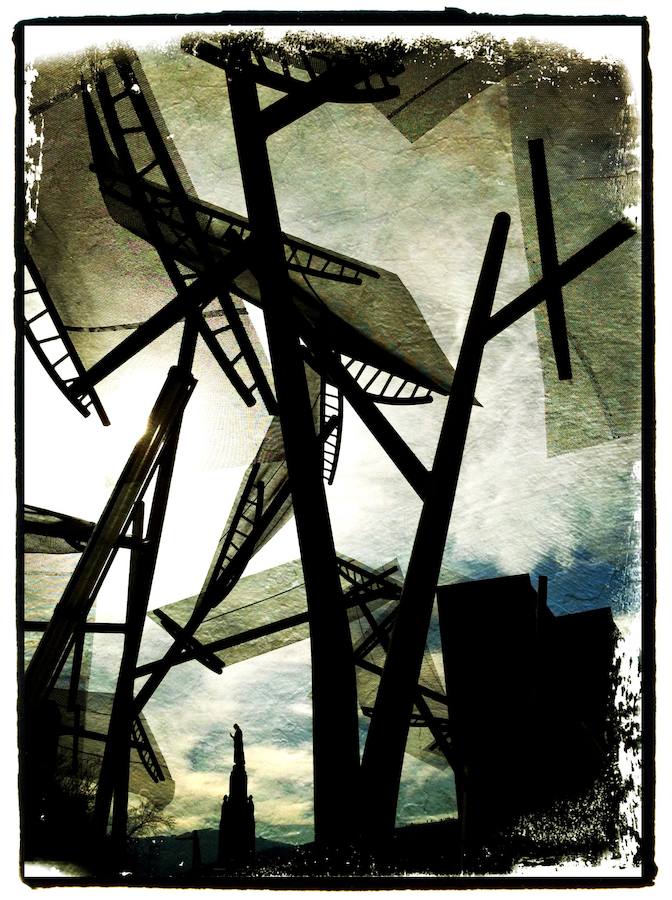 El Sagrado Corazón, al fondo, visto desde el Palacio Euskalduna.