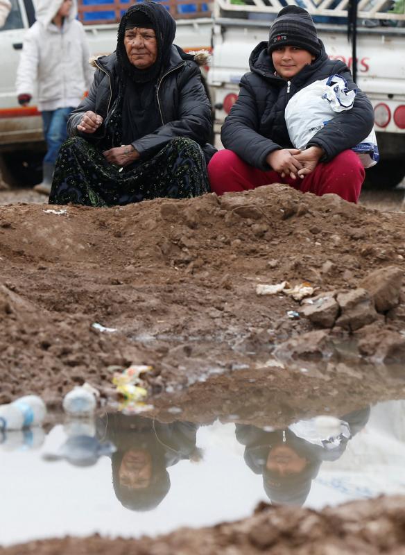 Los desplazados huyen de Mosul, baluarte del Estado Islámico