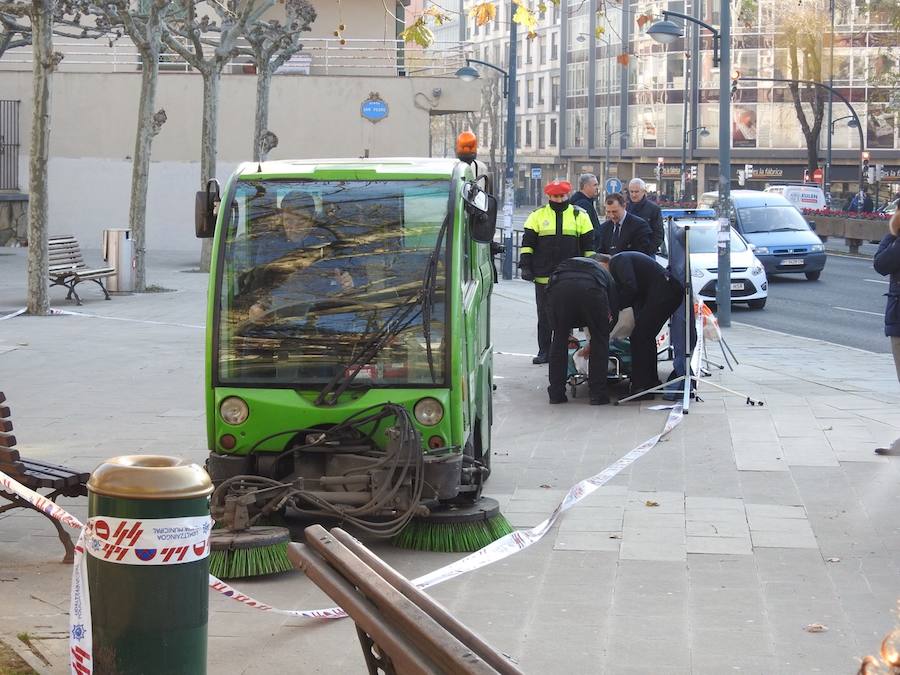 Muere una mujer en Deusto al ser atropellada por una barredora