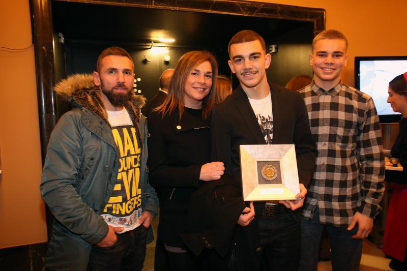 Igor Cabezas, Beatriz Domínguez, Jon Fernández y su hermano Iker.