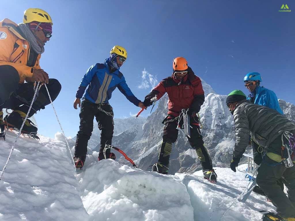 Las mejores imágenes de los dos intentos de Alex Txikon por alcanzar la cumbre del Everest en invierno