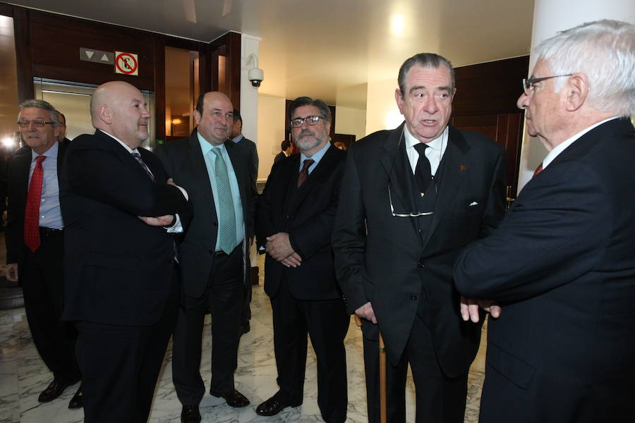 Homenaje a Joseba Leizaola en el Parlamento vasco