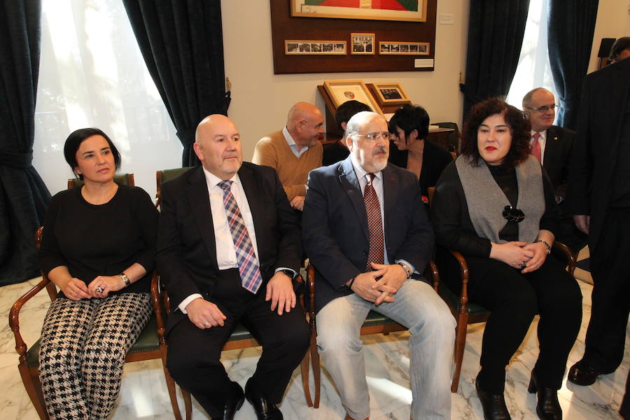 Homenaje a Joseba Leizaola en el Parlamento vasco