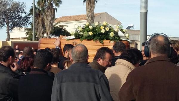 Torre Pacheco llora a los cinco jóvenes y arropa a sus familias en el funeral