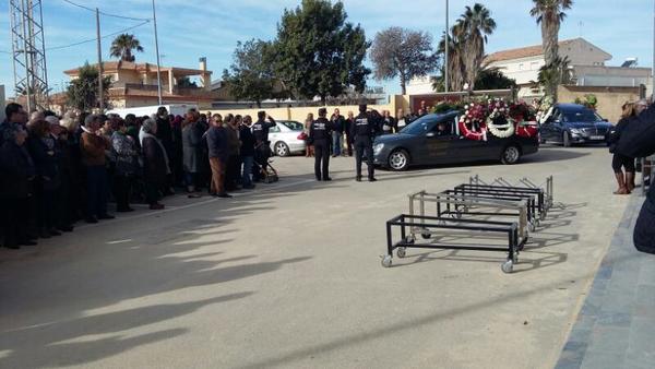 Torre Pacheco llora a los cinco jóvenes y arropa a sus familias en el funeral